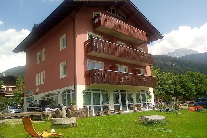 Hotel Exterior 24 of 37