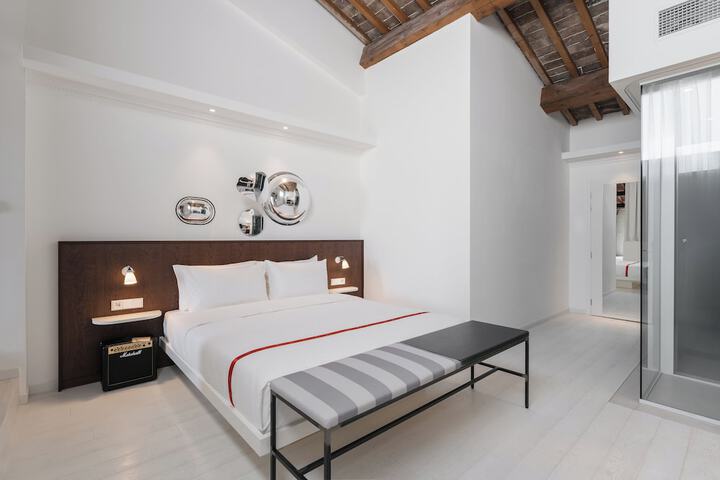 Room 19 of 62