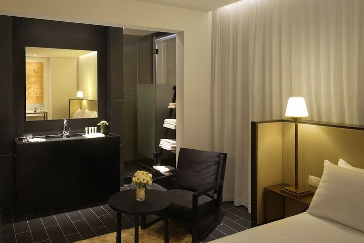 Room 4 of 52