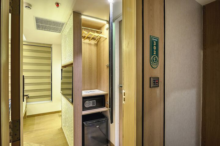 Room 15 of 29