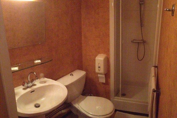 Room 29 of 40