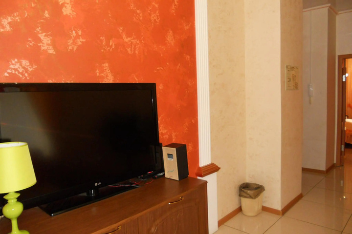 Room 6 of 15