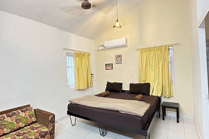Room 12 of 160