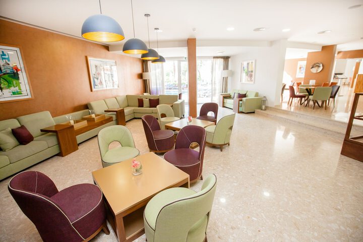 Entrance & Lobby