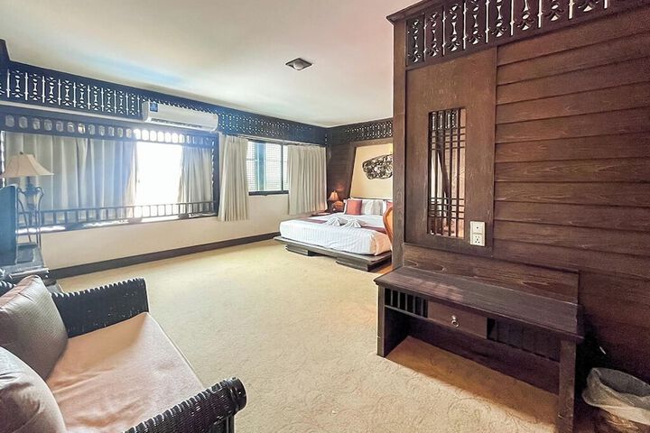Room 26 of 76