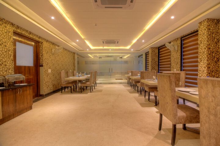 Dining 43 of 60