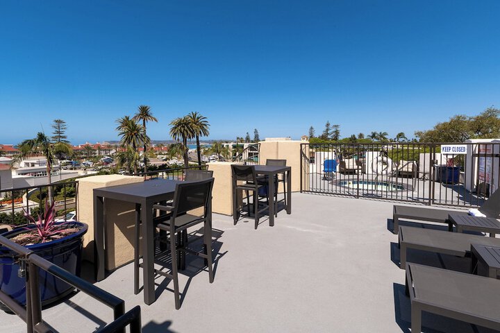 Sundeck 93 of 136