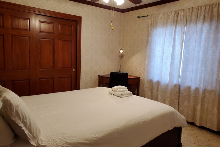 Room 6 of 63