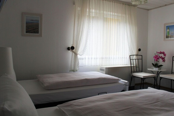 Room 12 of 24