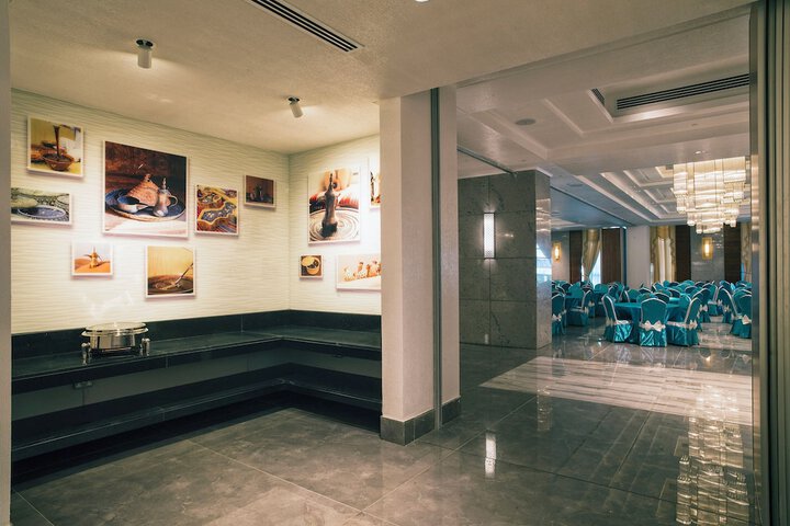 Ballroom/Hall 41 of 52