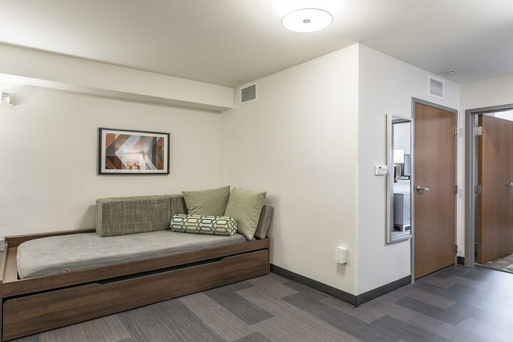 Room 6 of 84
