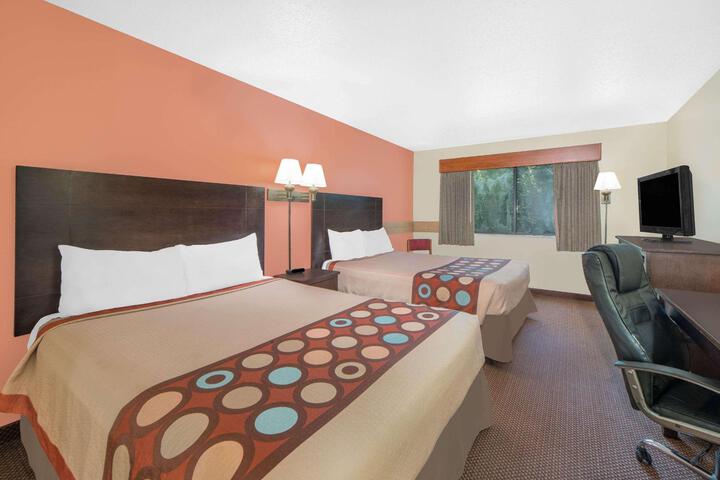 1 Queen Bed (6 of 12)