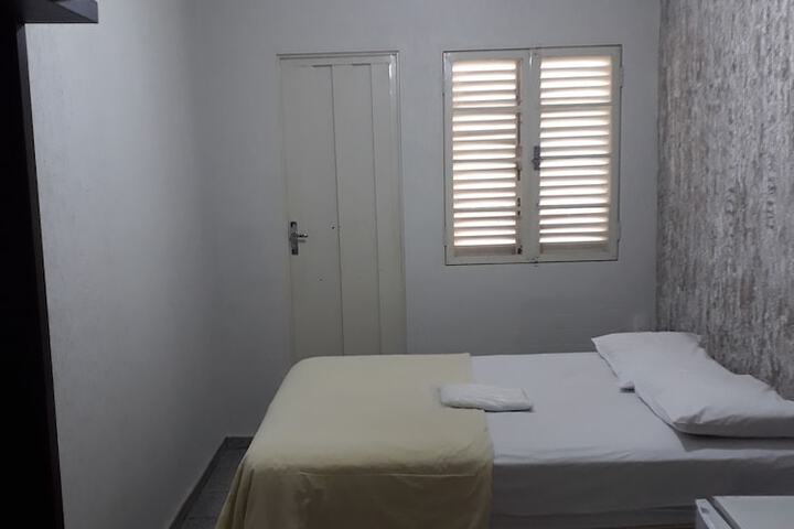 Room 3 of 98