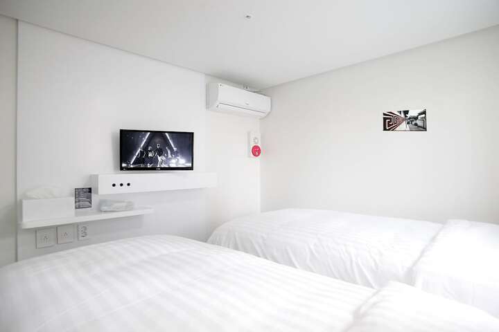 Room 19 of 44