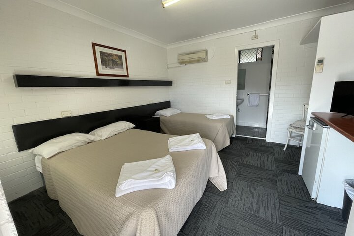 Room 2 of 6
