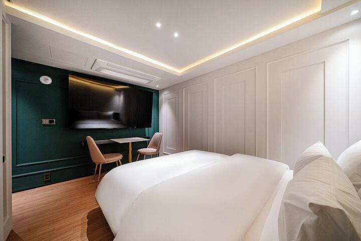 Room 4 of 56