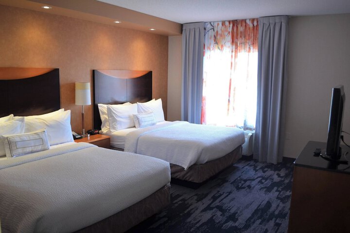 Room 11 of 27