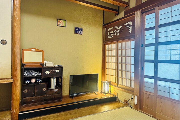 Room 28 of 48