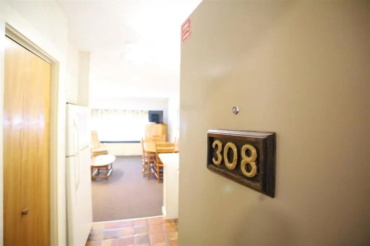 Room 6 of 7