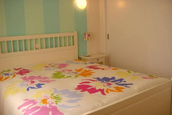 Room 5 of 9