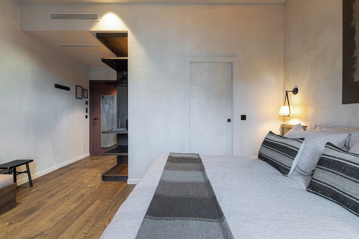 Room 13 of 42