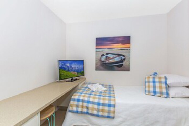 Room 13 of 19
