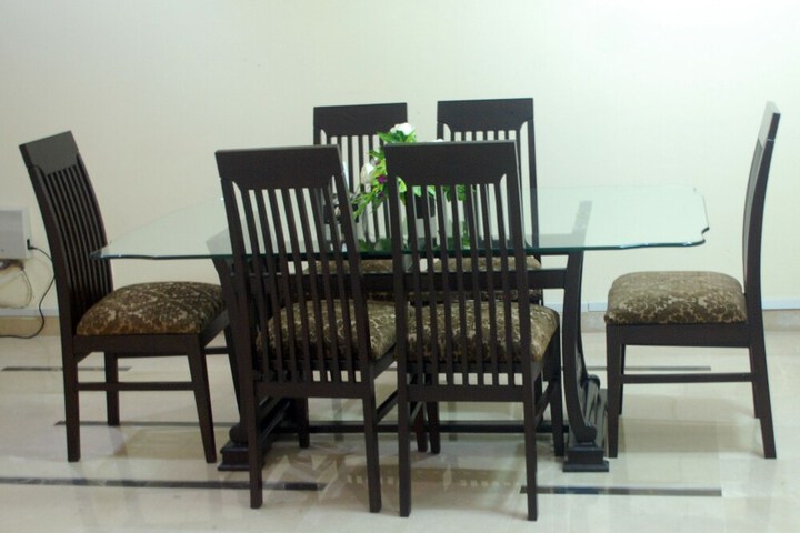 Dining 8 of 11