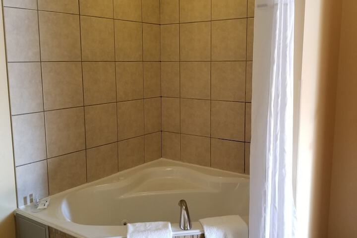 Hot Tub 15 of 24