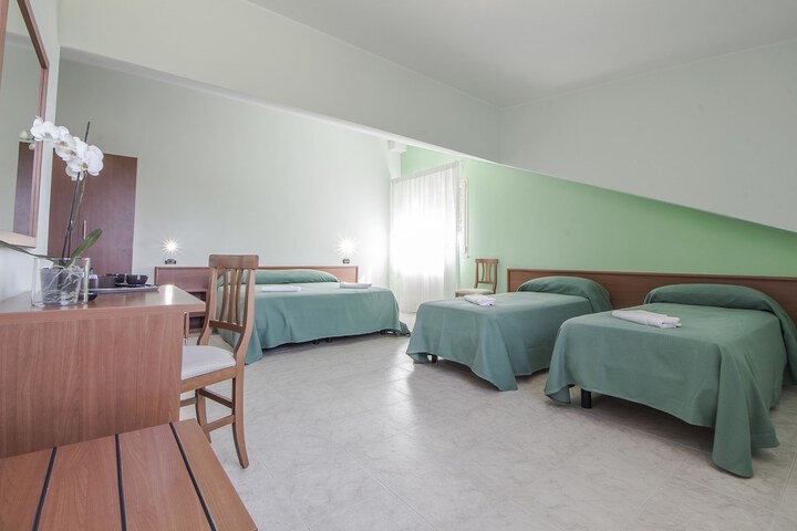 Room 10 of 43