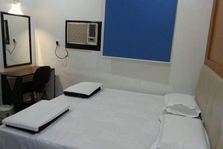 Room 9 of 34