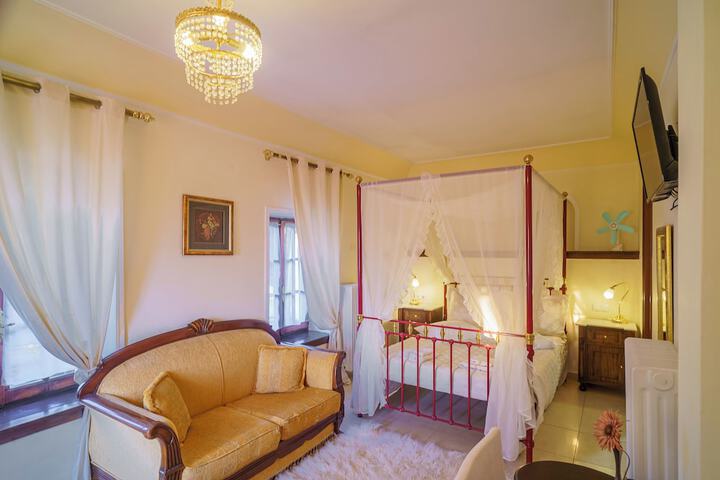 Room 5 of 97