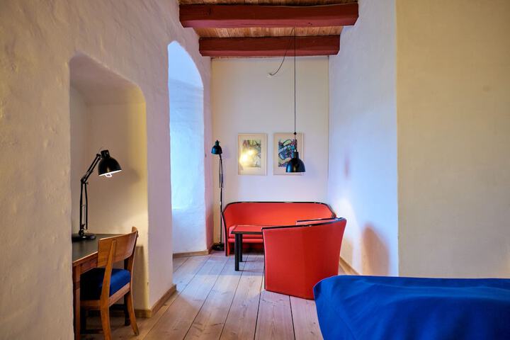 Room 6 of 37