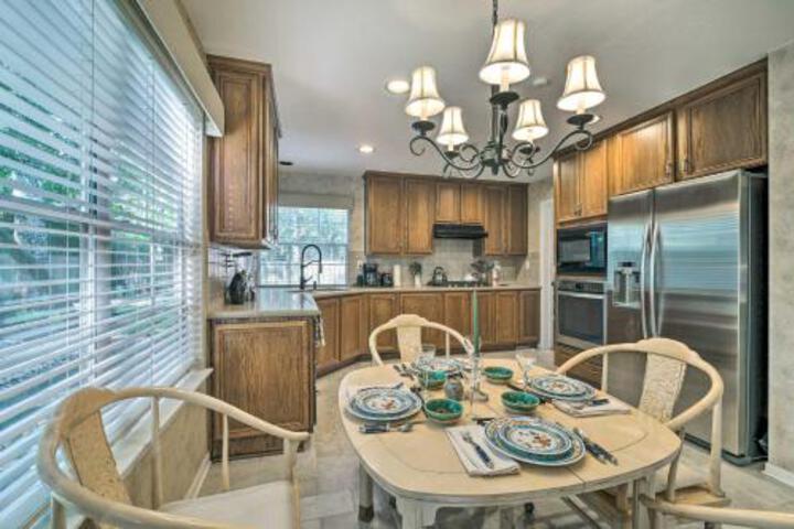 Spacious Woodlands Home Pool &  Outdoor Oasis in The Woodlands, TX