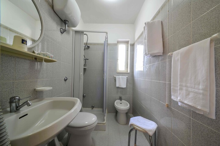 Room 12 of 41