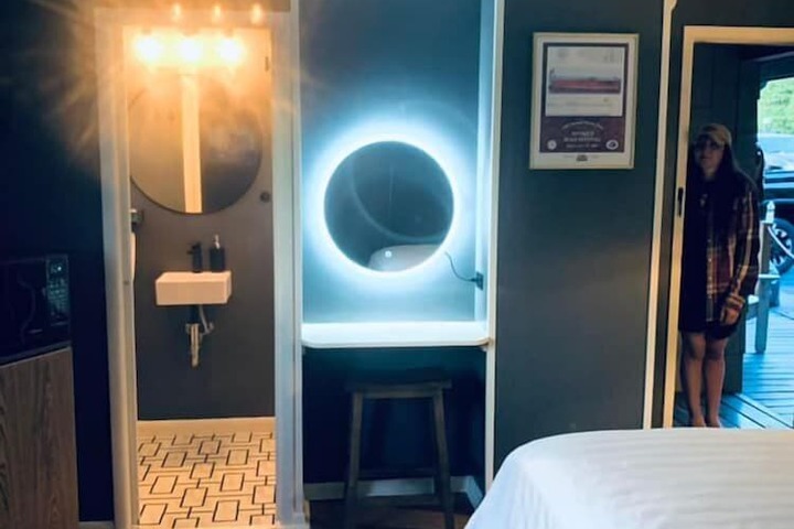 Room 22 of 100