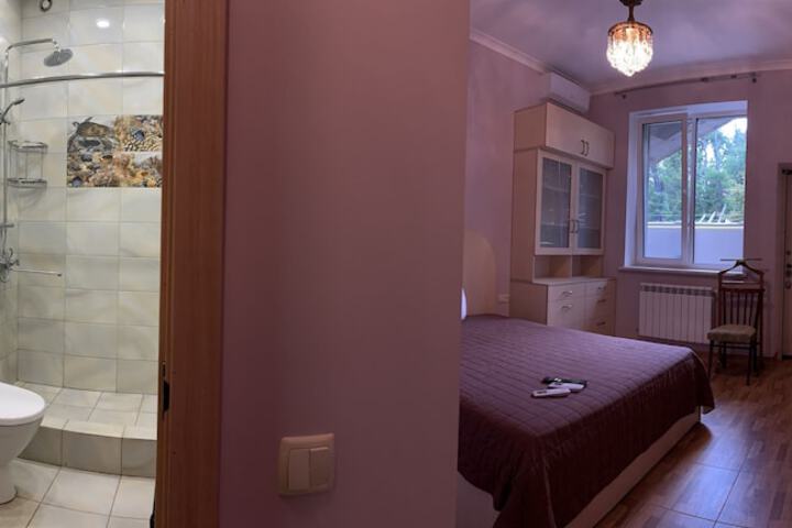 Room 6 of 28