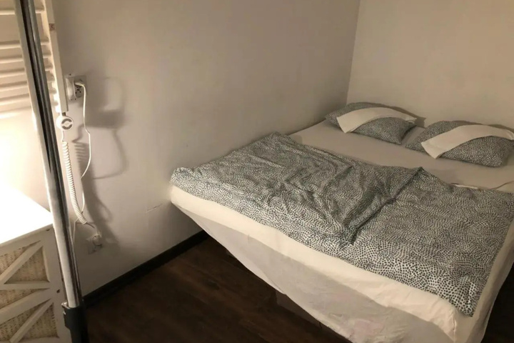 Room 2 of 8