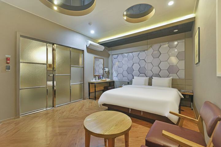 Room 34 of 45