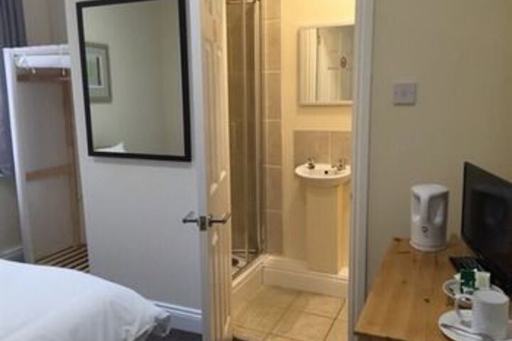 Room 7 of 14