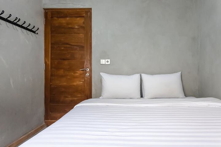 Room 5 of 16