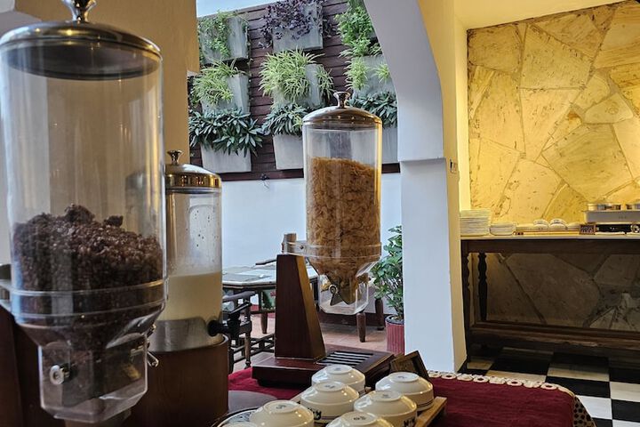 Breakfast/Coffee Service 104 of 127