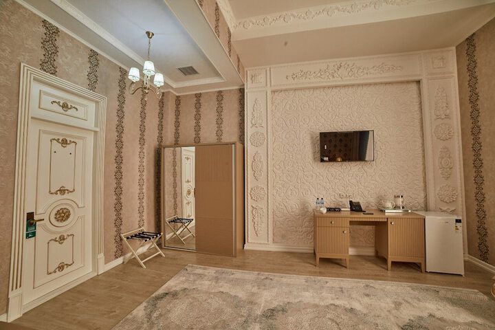 Room 5 of 14