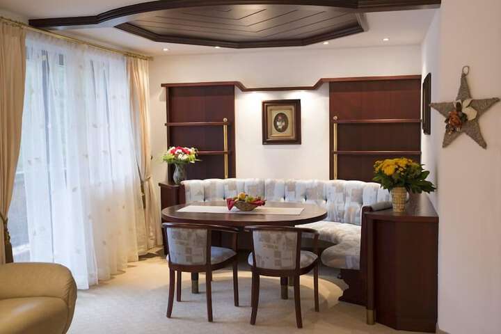 Room 33 of 68