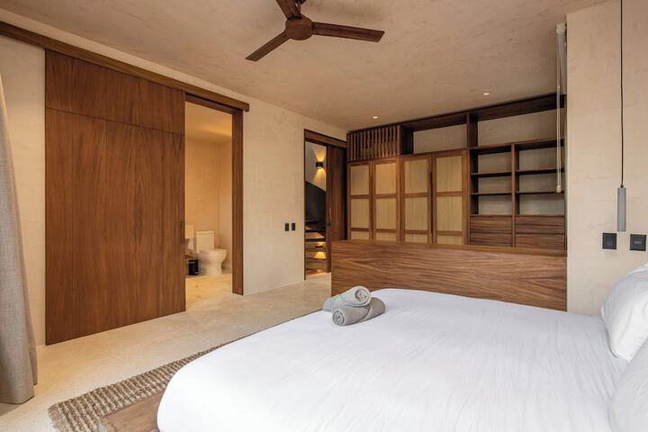 Room 21 of 740