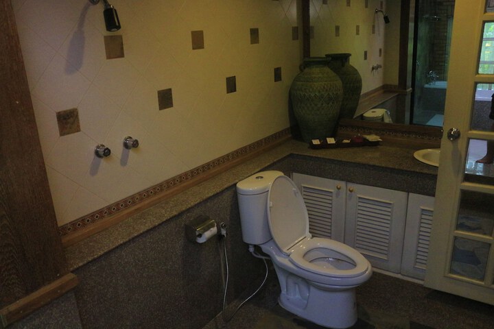 Room 13 of 63