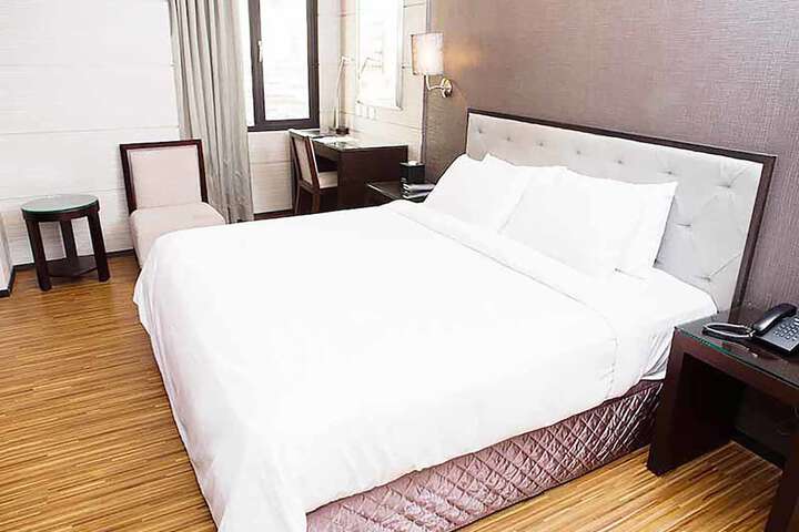 Room 5 of 18