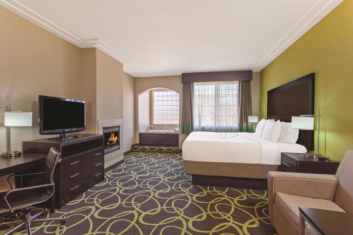 1 King Bed (9 of 11)