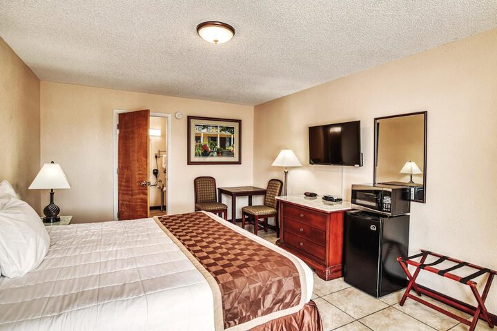 Room 22 of 37