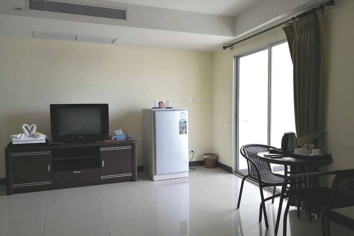 Room 27 of 40