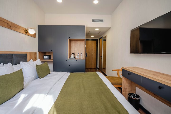 Room 6 of 72